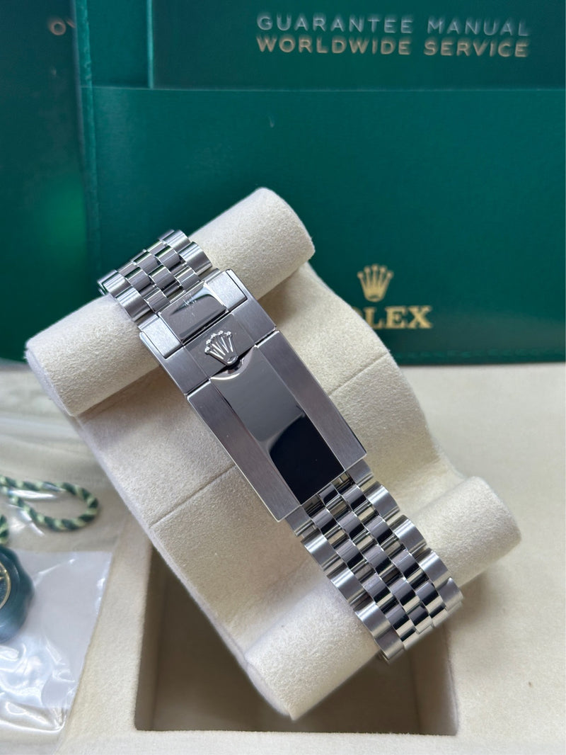 Rolex GMT-Master II 126710GRNR Crown and Case Close-Up – “Jubilee Bruce Wayne” 2025