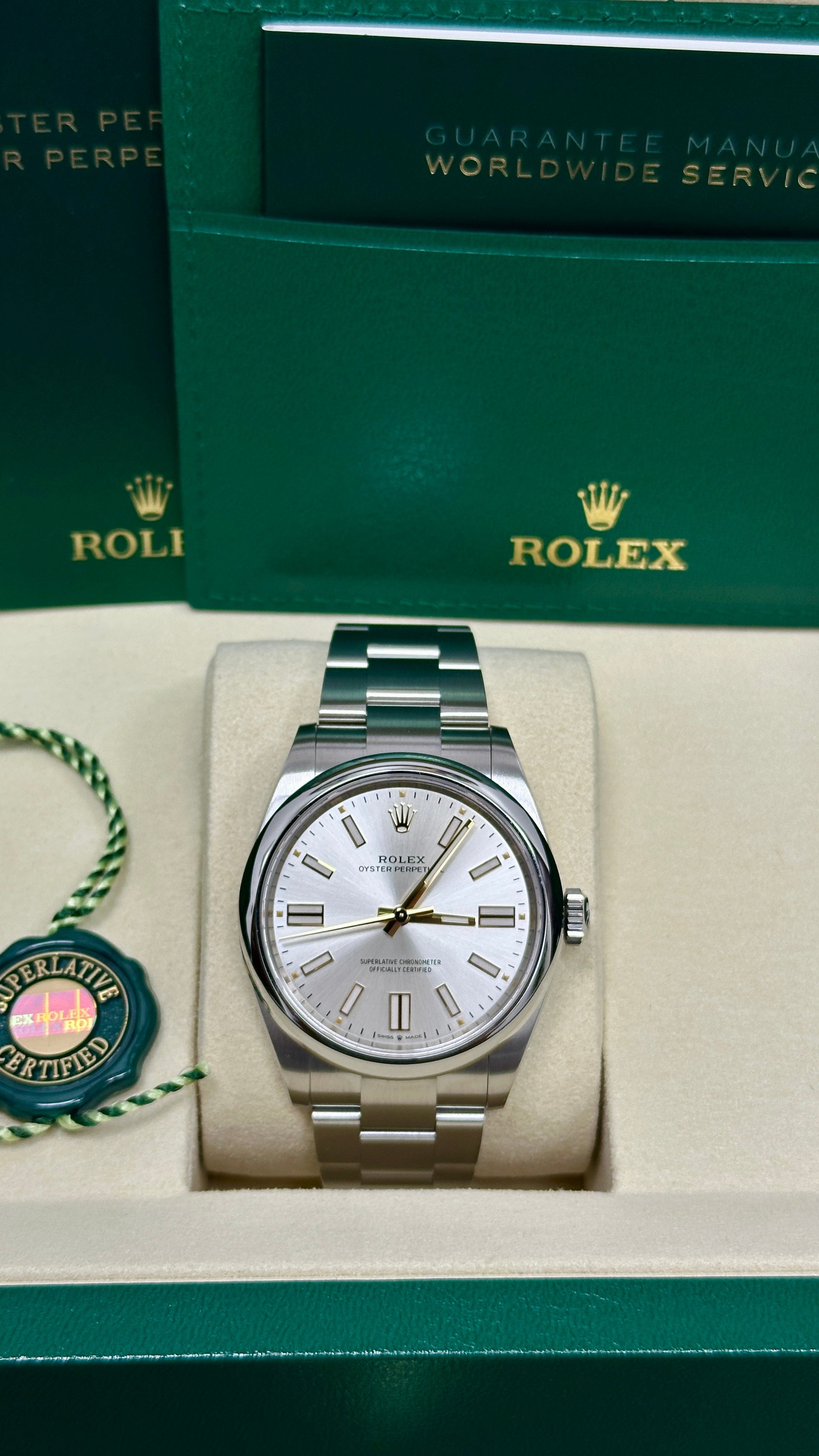 ロッド Rolex Rolex Oyster Perpetual 41mm Silver Dial Oyster Bracelet – 134300 – New