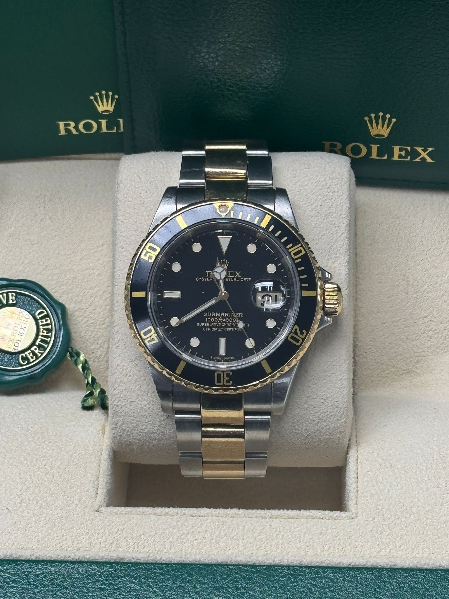 Rolex Submariner Date 40 mm Two-Tone Yellow Gold Black Dial – 16613 – with paper