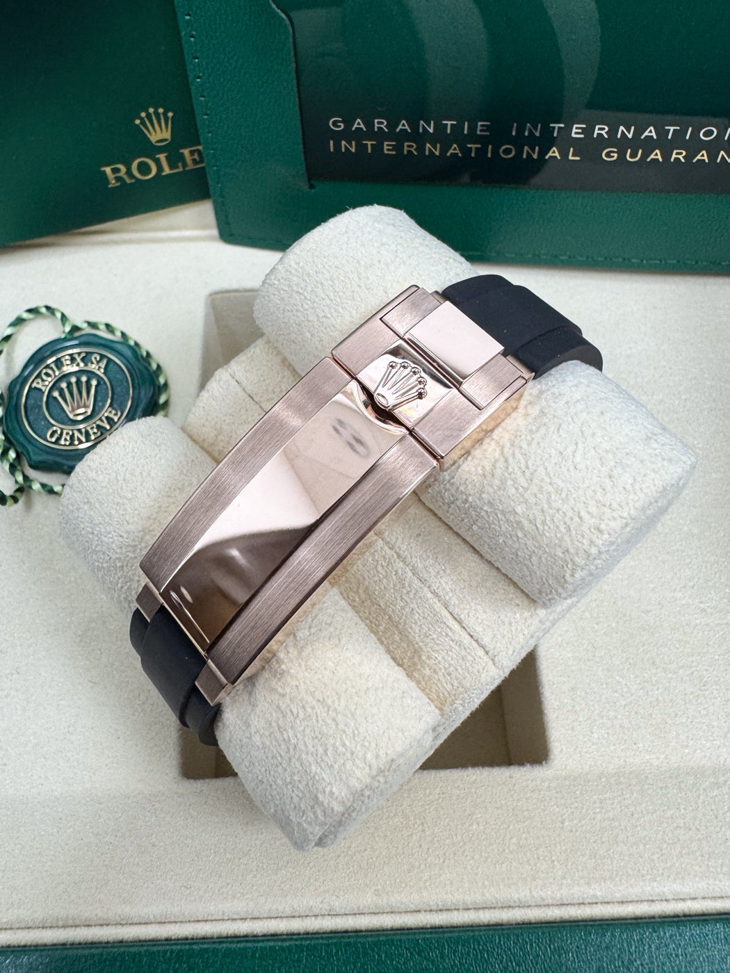 Rolex Yacht-Master 37mm Everose Gold Black Dial Oysterflex – 268655