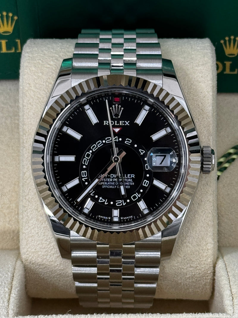 Sky-Dweller 336934 Black Dial with White Gold Fluted Bezel – 2025 Macro