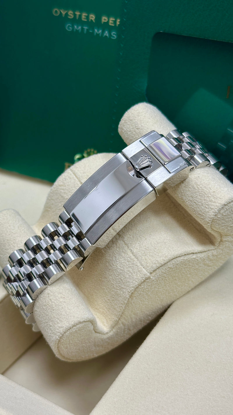 Rolex GMT-Master II 126720VTNR Jubilee Bracelet and Crownclasp Detail – 2025 Edition