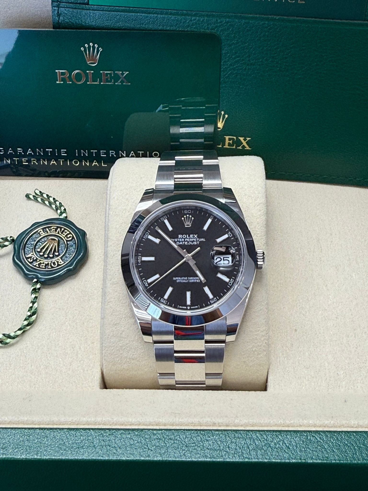 Rolex Datejust 41mm Black Index Dial Smooth Bezel Oyster Bracelet 126300 – New 2025