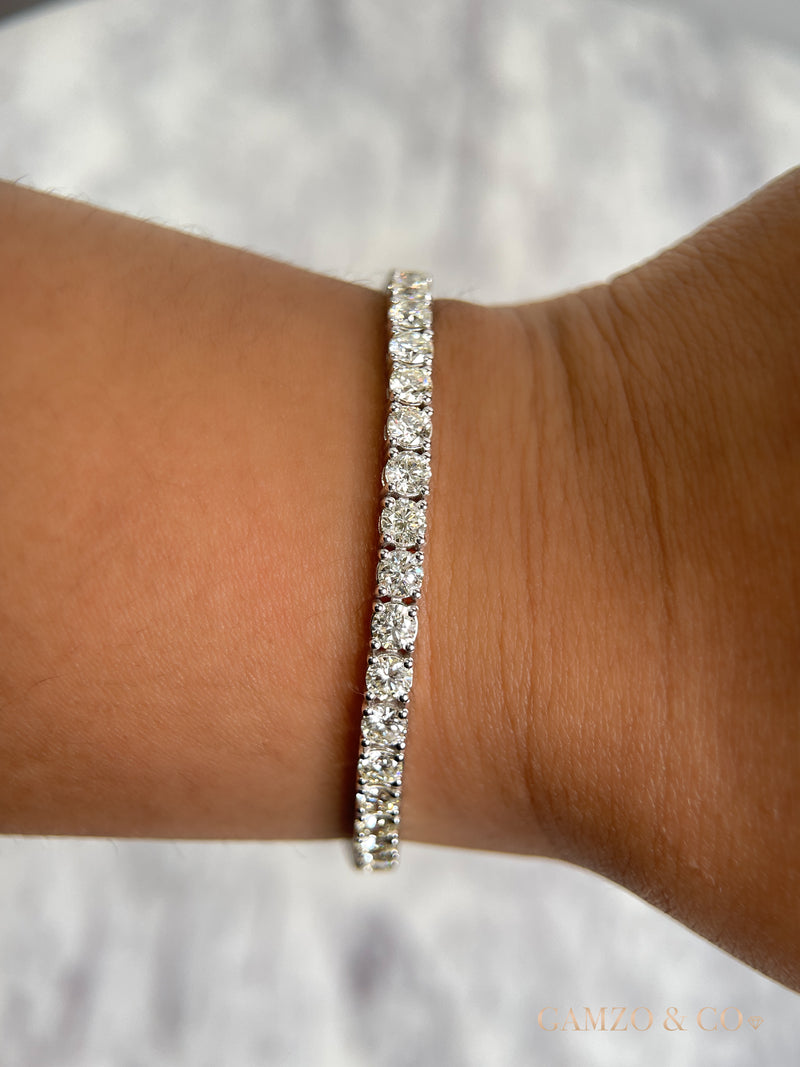 Natural Diamonds 8 Carat 18 Carat White Gold Tennis Bracelet F/G VS For  Sale at 1stDibs | 8 carat diamond tennis bracelet